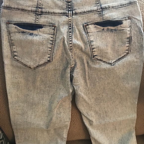 Brand New- never used 💕Acid Wash Jeans 👖 - Picture 3 of 3